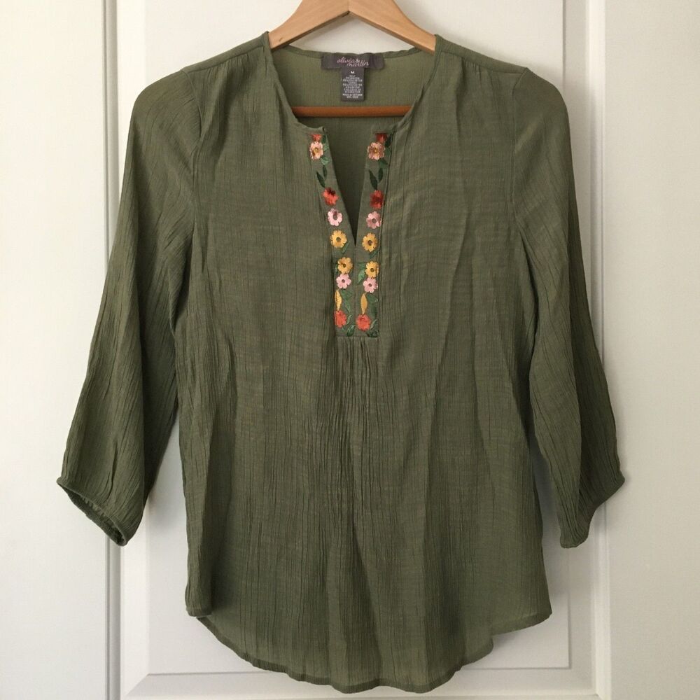 Olivia & Martin Cottagecore Embroidered Blouse V Neck 3/4 Sleeve Romantic